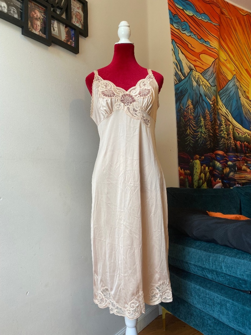vintage 1970s Vanity Fair slip dress